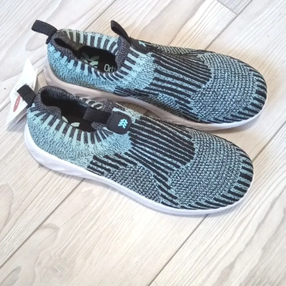 (57-3543)  All in Motion Shoes Sz 4